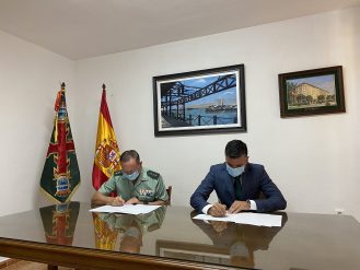 Firma-acuerdo-farmacia-1-1