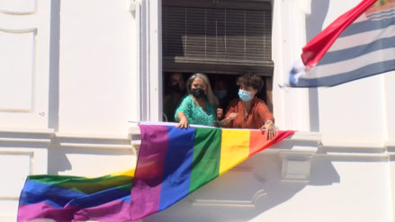 28-06-2021 - rueda de prensa bandera lgtbi