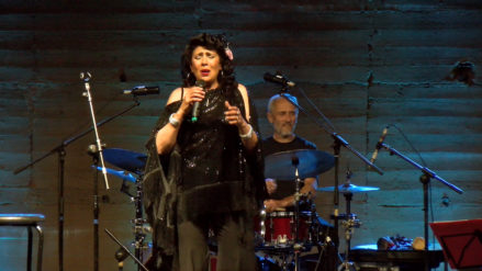 16-0-2021 - angela muro en concierto